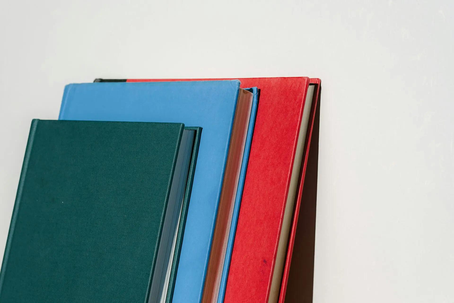 aneinander gereihete Bücher